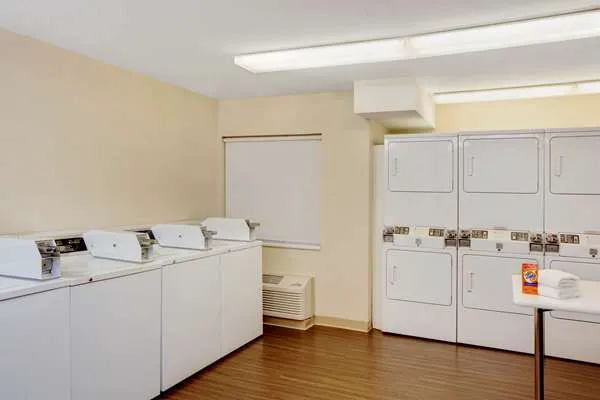 MainStay Suites Greensboro 4