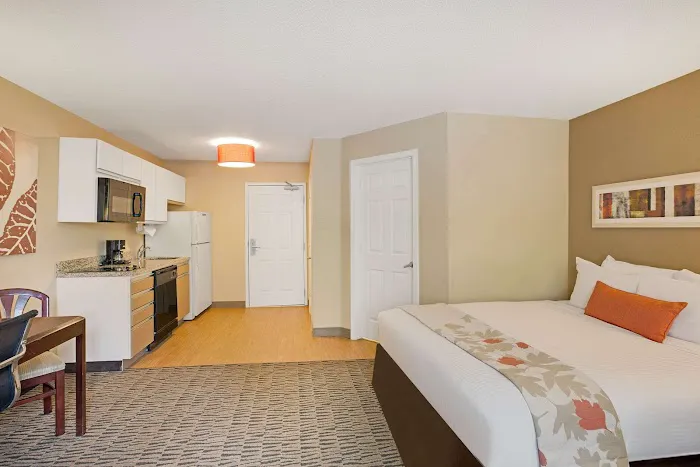 MainStay Suites Greensboro 4