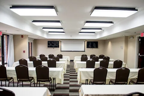 Four Points by Sheraton Greensboro Airport 4