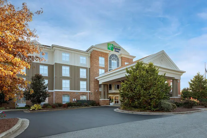Holiday Inn Express & Suites Greensboro - Airport Area by IHG 4