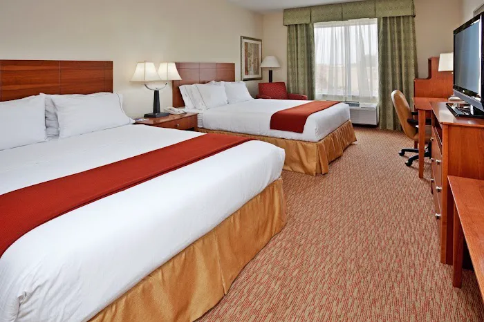Holiday Inn Express & Suites Greensboro - Airport Area by IHG 4