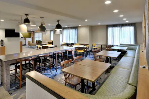 Fairfield Inn Greensboro Airport 4