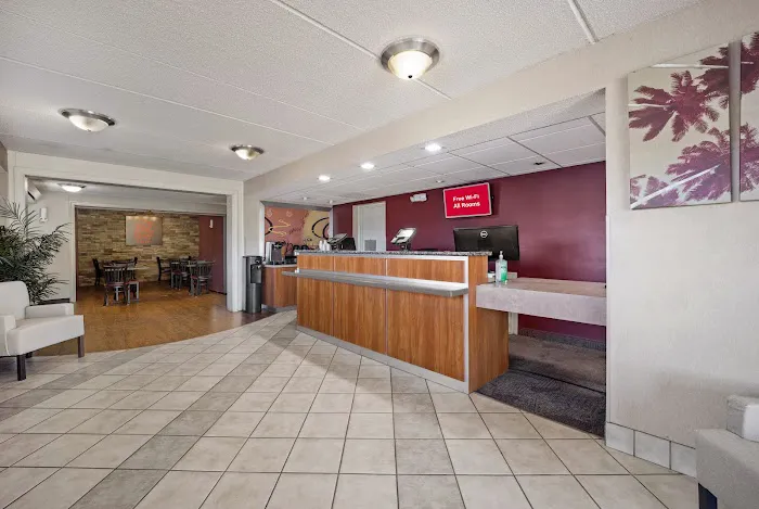 Red Roof Inn Greensboro Airport 4