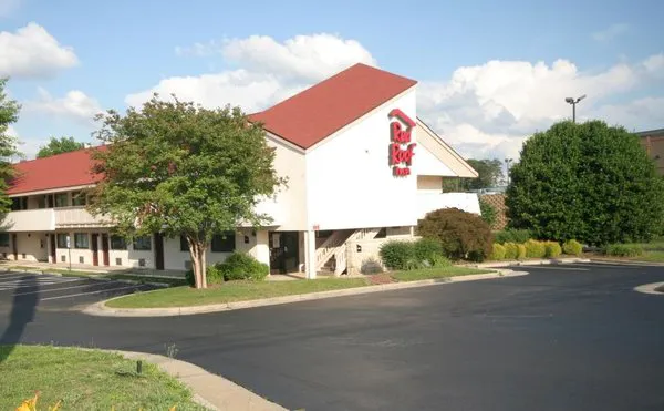 Red Roof Inn Greensboro Airport 4