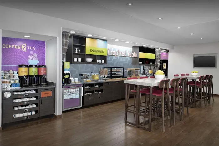 Home2 Suites by Hilton Greensboro Airport, NC 4
