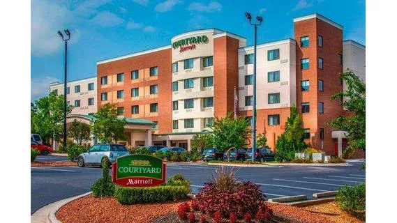 Courtyard Greensboro Airport 4