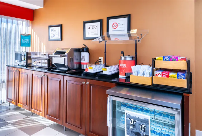 Hampton Inn Greensboro-Airport 4