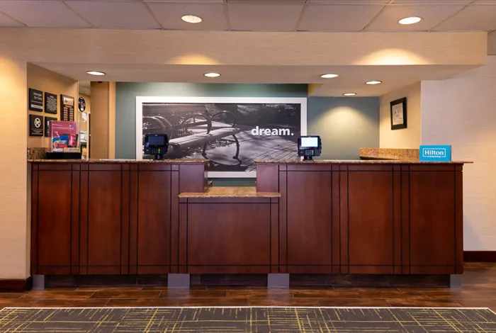 Hampton Inn Greensboro-Airport 4