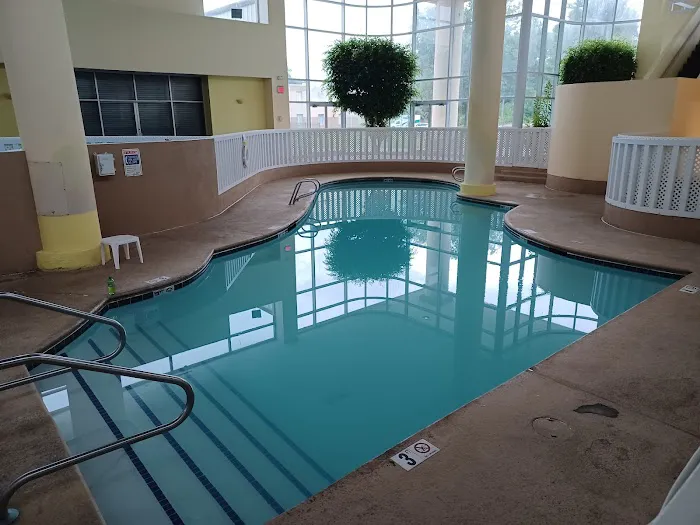 Quality Inn & Suites - Greensboro-High Point 4