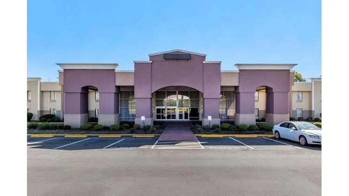 Quality Inn & Suites - Greensboro-High Point 4