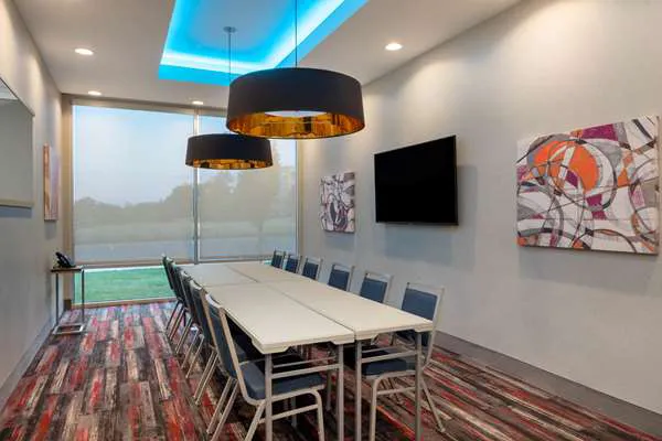 La Quinta Inn & Suites by Wyndham Greensboro Arpt High Point 4