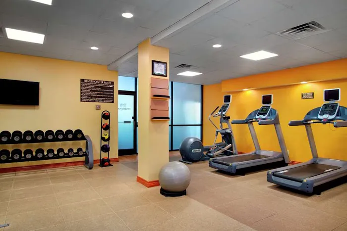 Embassy Suites by Hilton Greensboro Airport 4