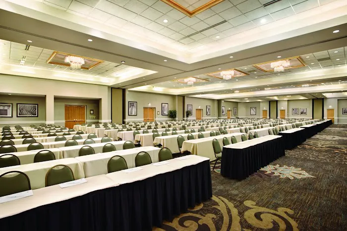 Embassy Suites by Hilton Greensboro Airport 4