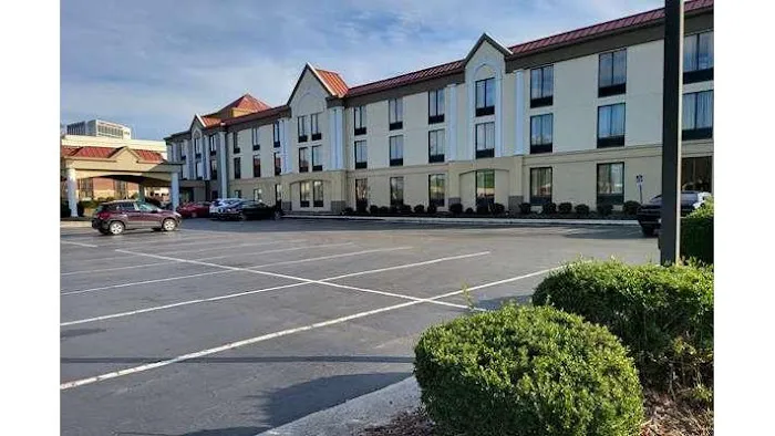 Wingate by Wyndham Greensboro/Coliseum 5