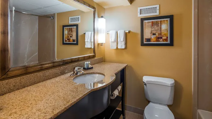Wingate by Wyndham Greensboro/Coliseum 5