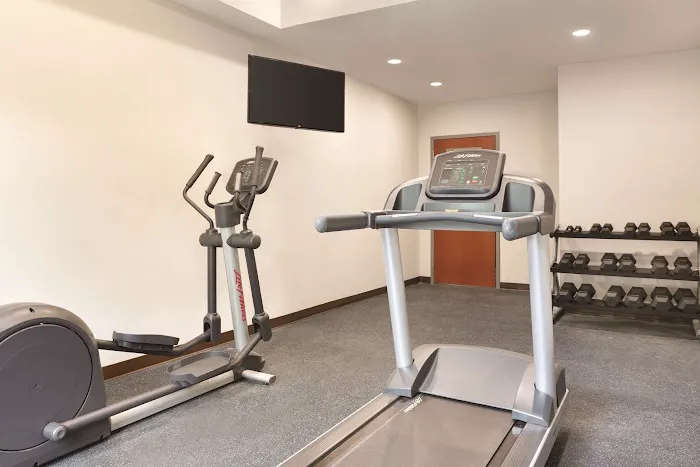 Country Inn & Suites by Radisson, Greensboro, NC 5