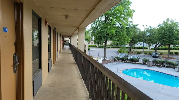 Howard Johnson by Wyndham Greensboro Near the Coliseum 5