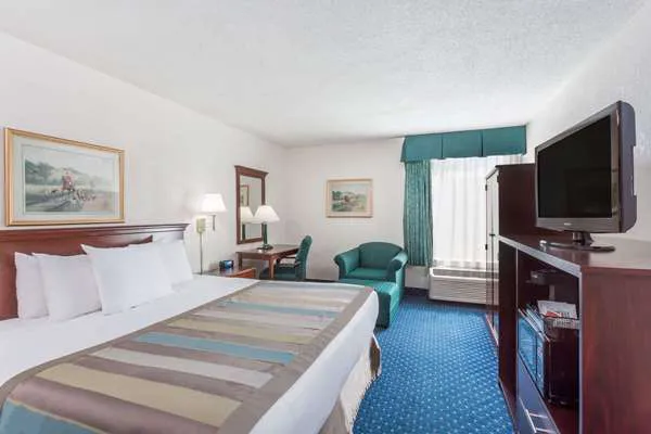 Baymont by Wyndham Greensboro/Coliseum 5