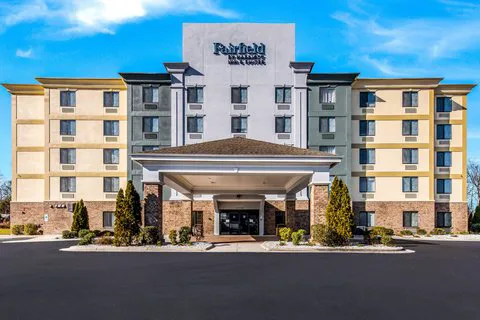 Fairfield Inn & Suites Greensboro Coliseum Area 5
