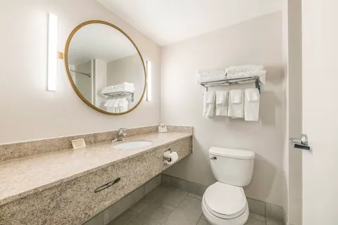 Fairfield Inn & Suites Greensboro Coliseum Area 5