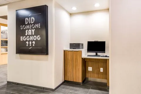 Fairfield Inn & Suites Greensboro Coliseum Area 5