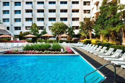 Sheraton Greensboro at Four Seasons 4