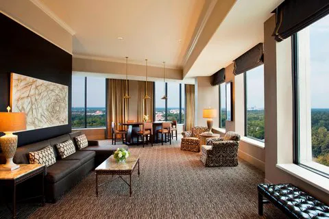 Sheraton Greensboro at Four Seasons 4