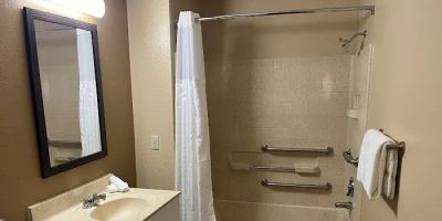 HomeTowne Studios & Suites Greensboro