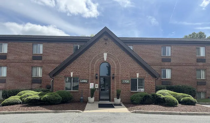 HomeTowne Studios & Suites Greensboro 4