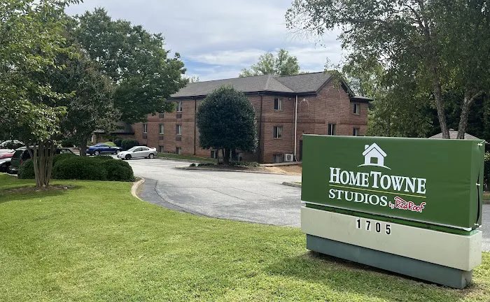 HomeTowne Studios & Suites Greensboro 4