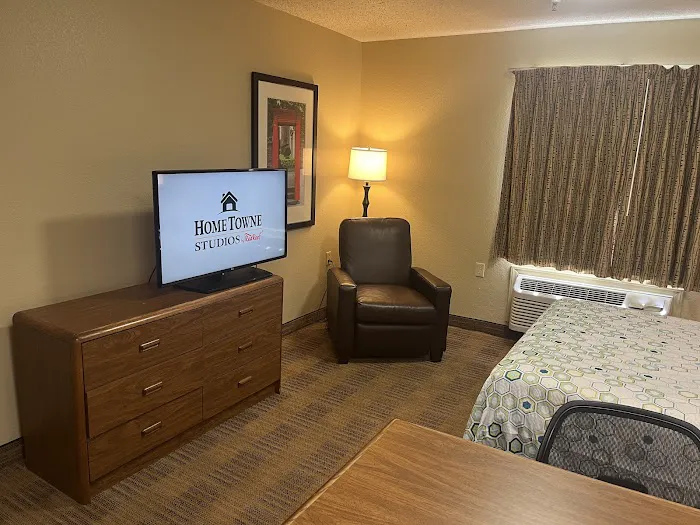 HomeTowne Studios & Suites Greensboro 4