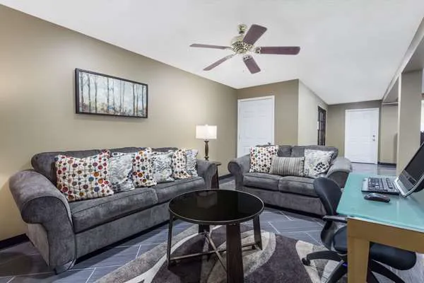 Days Inn by Wyndham Greensboro Airport 4