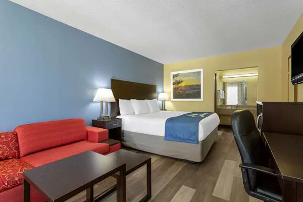 Days Inn by Wyndham Greensboro Airport 4