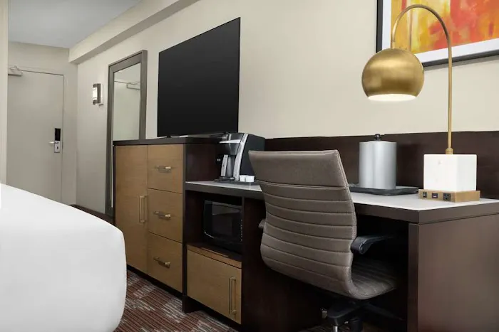 DoubleTree by Hilton Greensboro Airport 4