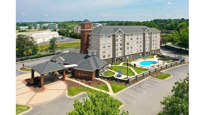 La Quinta Inn & Suites by Wyndham Greensboro NC 4
