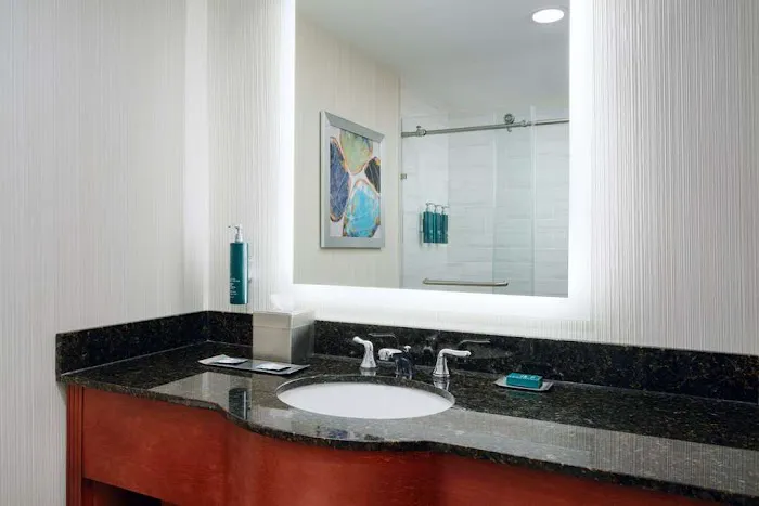 DoubleTree by Hilton Hotel Greensboro 4