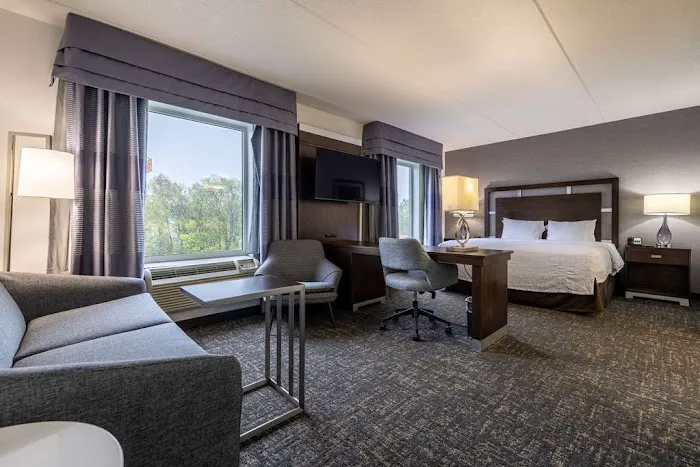 Hampton Inn & Suites Greensboro/Coliseum Area 4