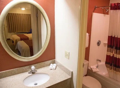 Red Roof Inn Greensboro Coliseum 4