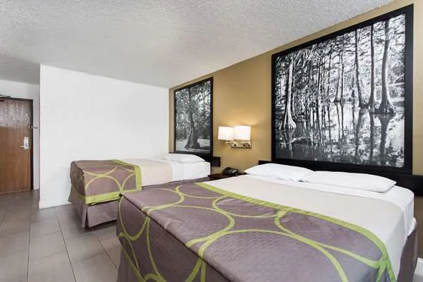 Super 8 by Wyndham Greensboro/Coliseum/Conv. 4