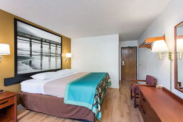 Super 8 by Wyndham Greensboro/Coliseum/Conv. 4