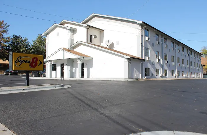 Super 8 by Wyndham Greensboro/Coliseum/Conv. 4