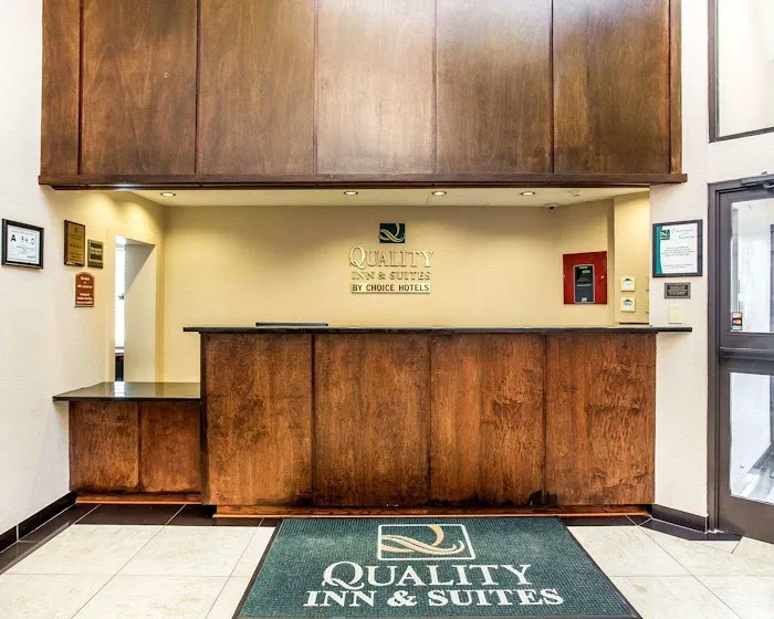 Quality Inn & Suites Coliseum 4