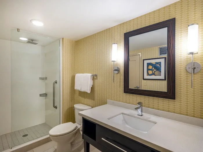 Holiday Inn Greensboro Coliseum by IHG 4
