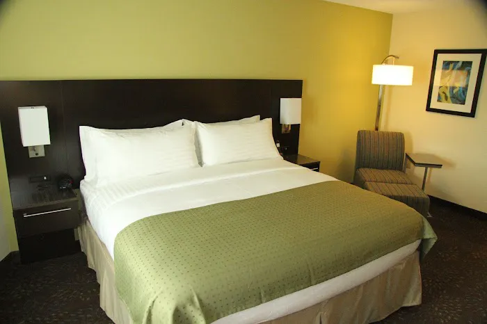 Holiday Inn Greensboro Coliseum by IHG 4