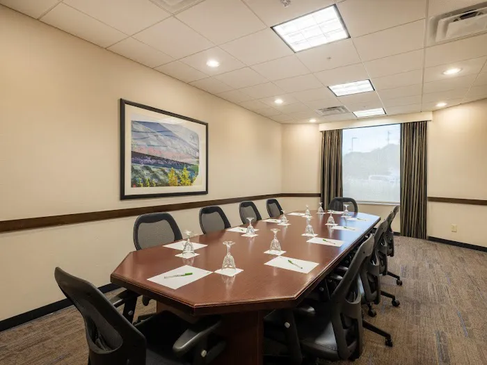 Holiday Inn Greensboro Coliseum by IHG 4