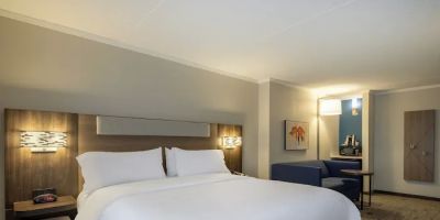 Holiday Inn Express & Suites Greensboro-(I-40 @ Wendover) by IHG