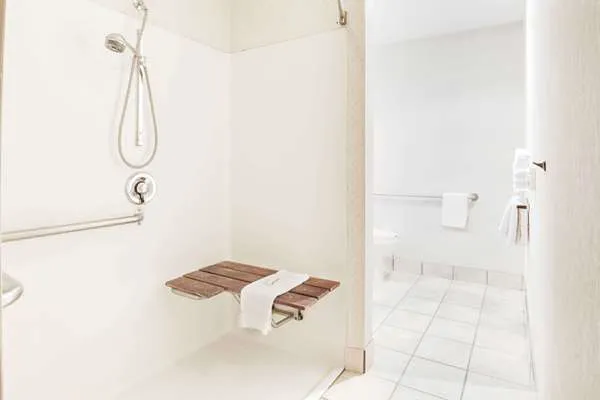 Microtel Inn & Suites by Wyndham Greensboro 4