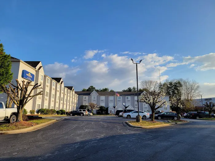 Microtel Inn & Suites by Wyndham Greensboro 4