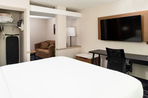 Fairfield Inn & Suites Greensboro Wendover 4