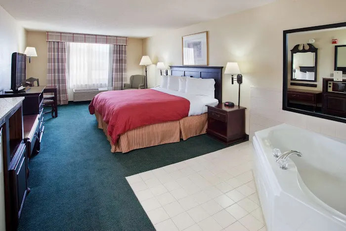Country Inn & Suites by Radisson, Hiram, GA 4